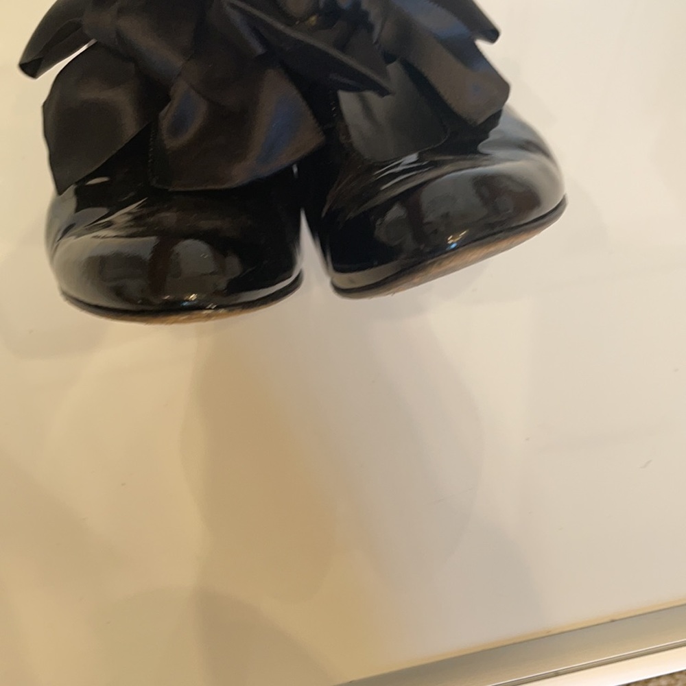Stuart Weizmann Patent And Silk Bow Booties 7.5 - image 4